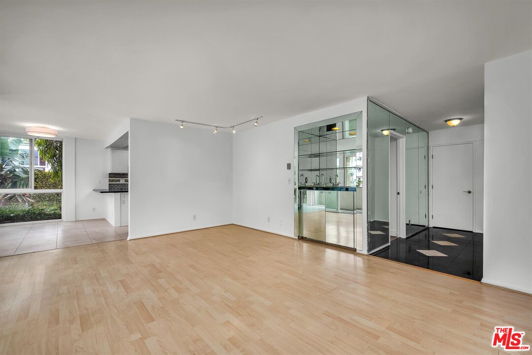 30 Driftwood St Unit: 2