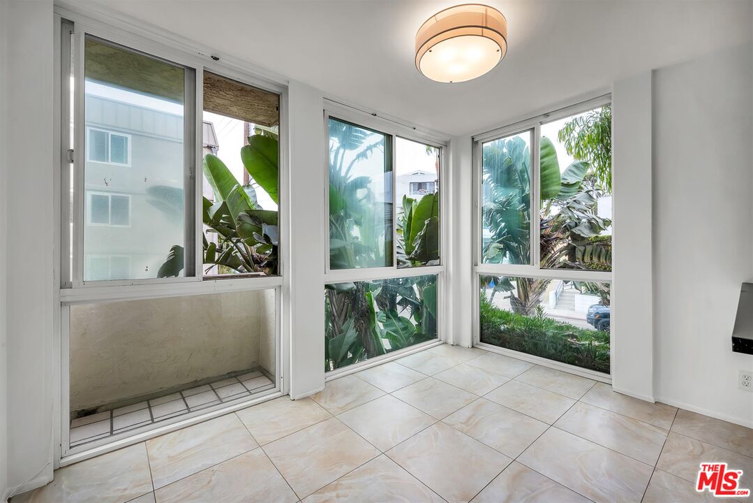 30 Driftwood St Unit: 2