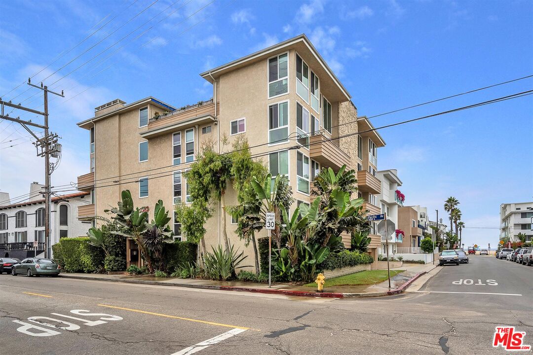 30 Driftwood St Unit: 2