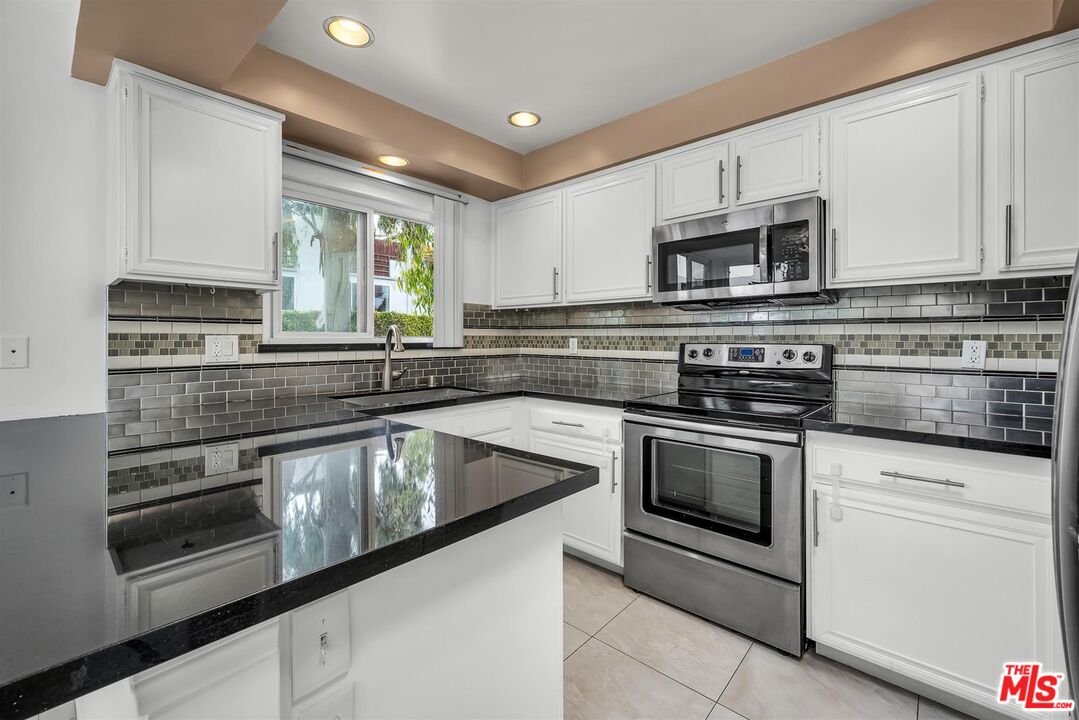 30 Driftwood St Unit: 2