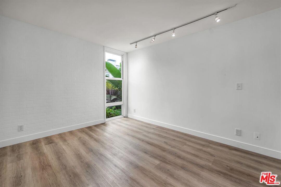 30 Driftwood St Unit: 2