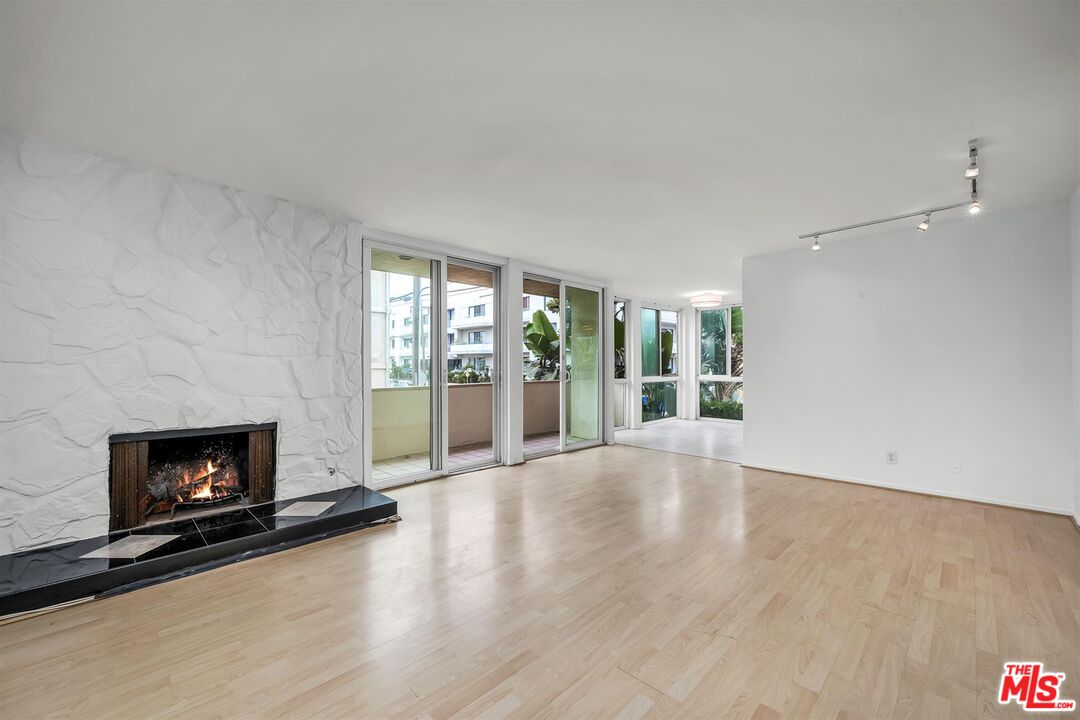 30 Driftwood St Unit: 2