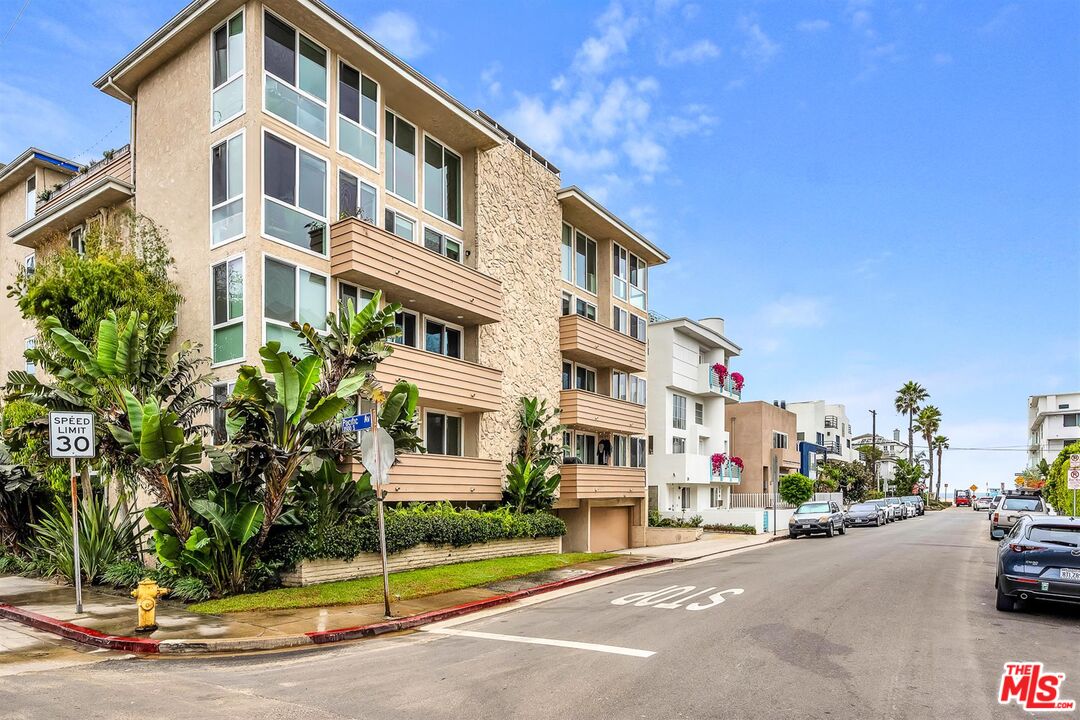 30 Driftwood St Unit: 2