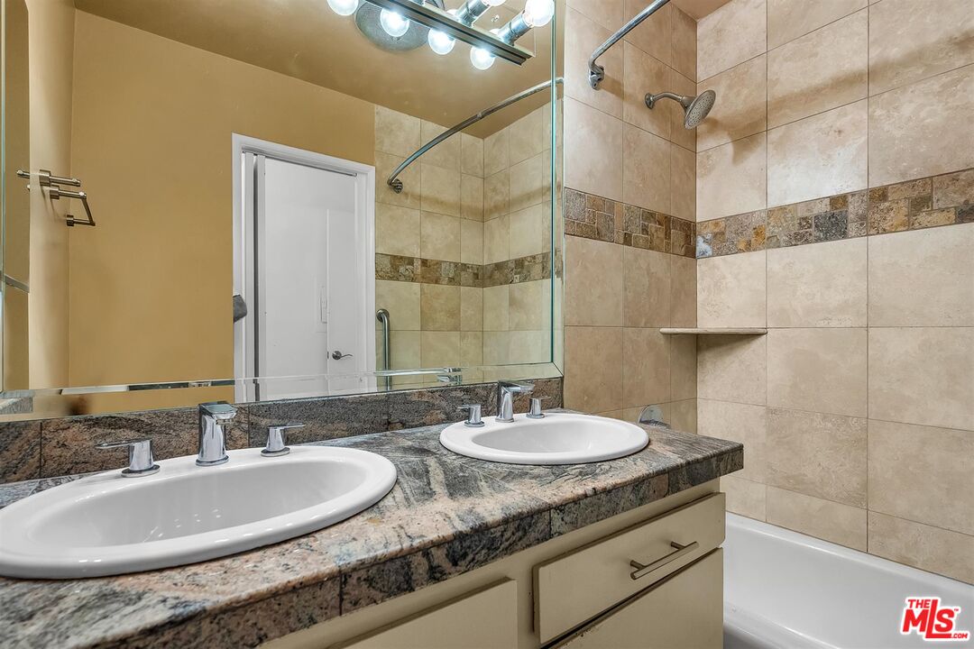 30 Driftwood St Unit: 2