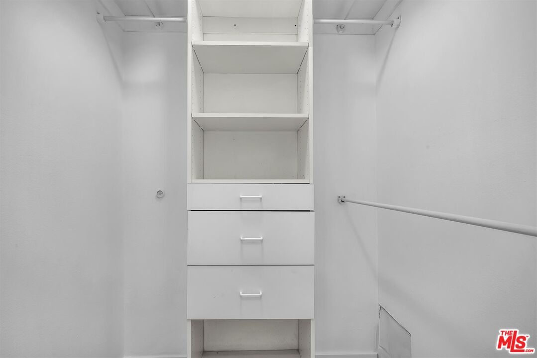 30 Driftwood St Unit: 2