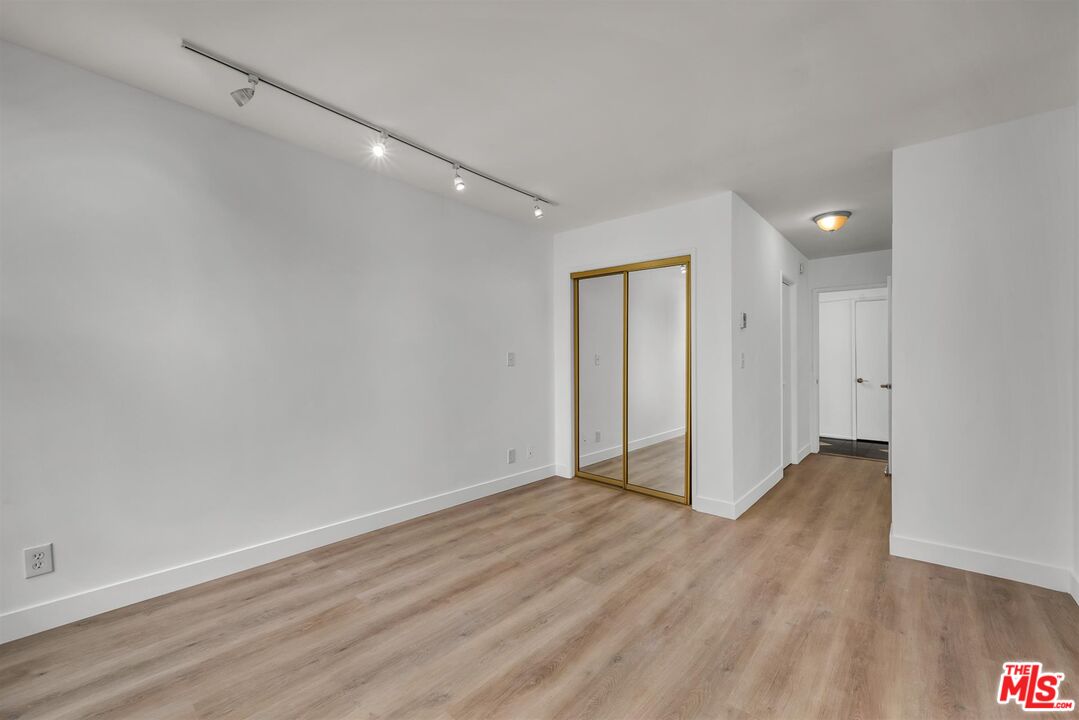 30 Driftwood St Unit: 2