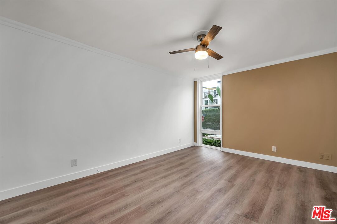 30 Driftwood St Unit: 2