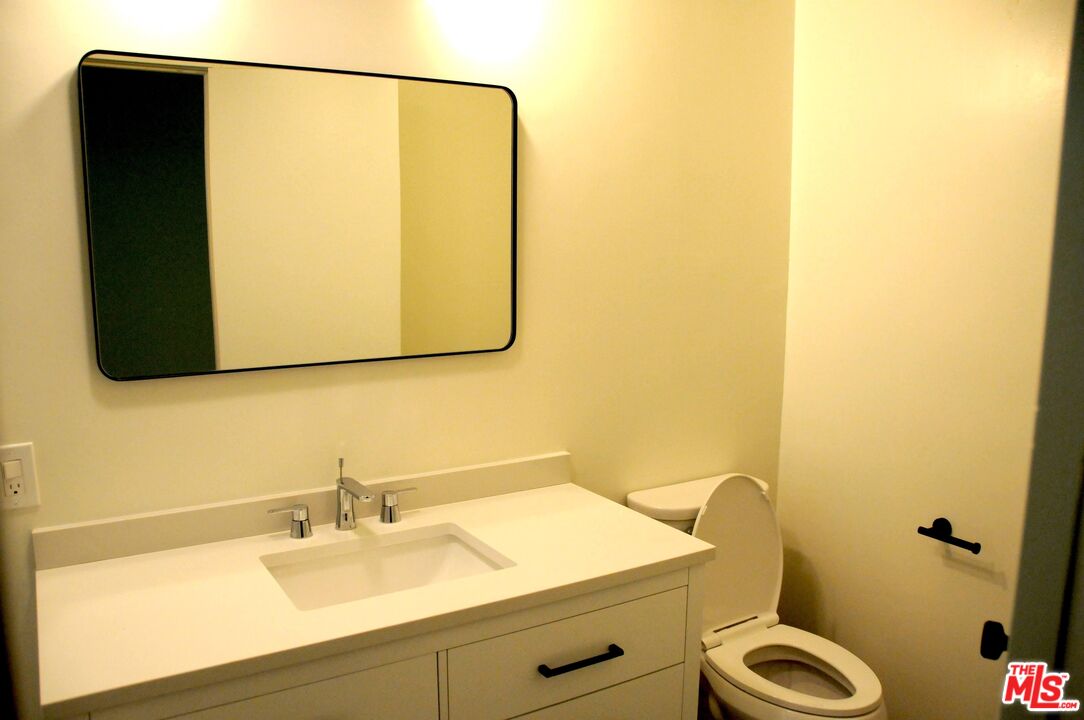 638 Lincoln Blvd Unit: 1