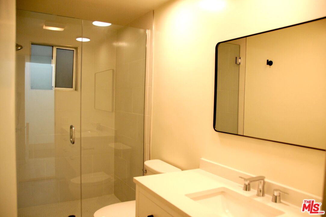 638 Lincoln Blvd Unit: 1