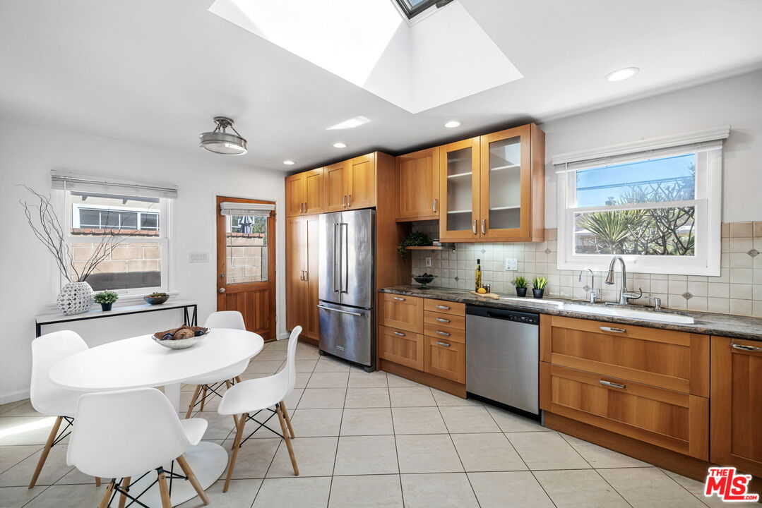 11242 Braddock Dr