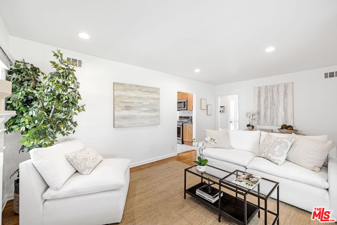 11242 Braddock Dr