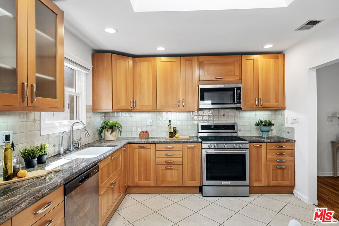 11242 Braddock Dr