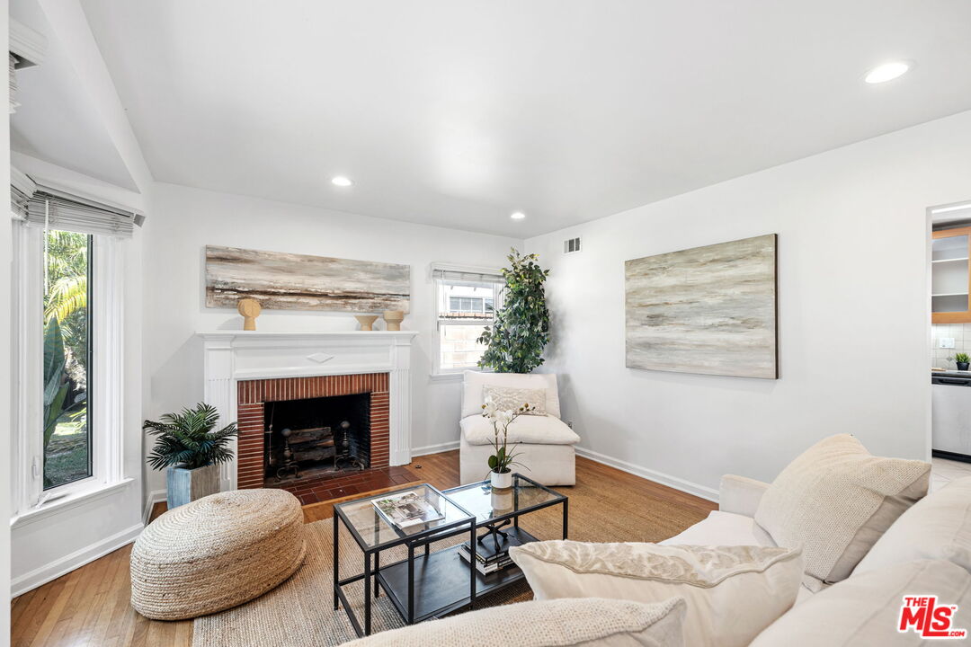 11242 Braddock Dr
