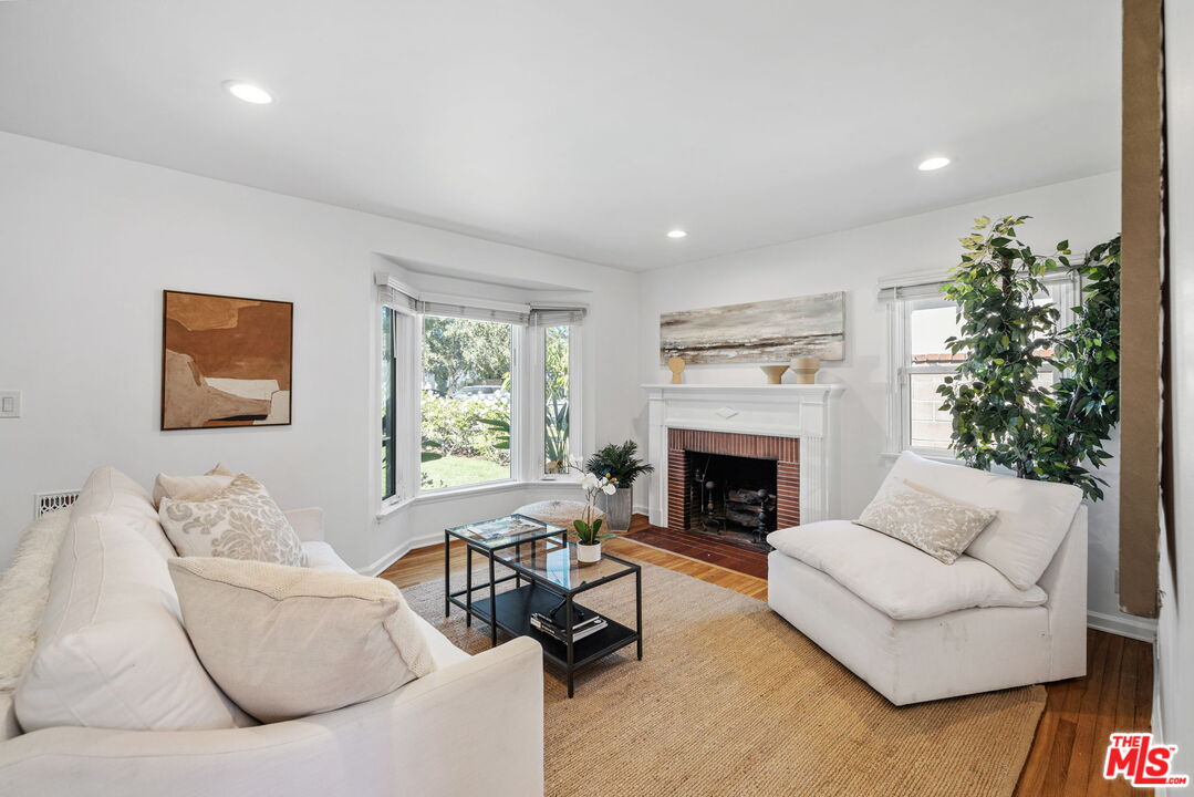 11242 Braddock Dr