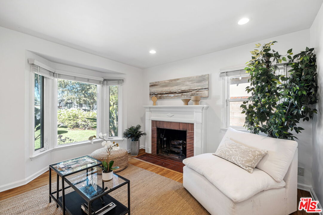 11242 Braddock Dr