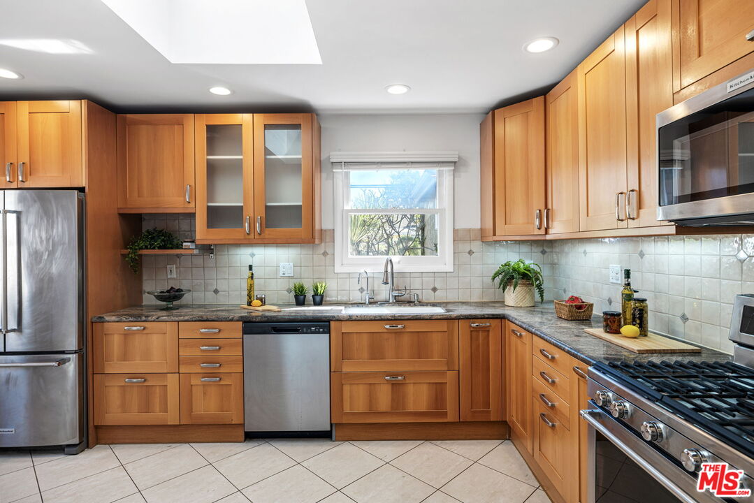 11242 Braddock Dr