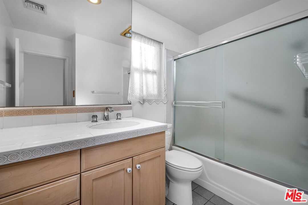 5215 S Sepulveda Blvd Unit: 18D