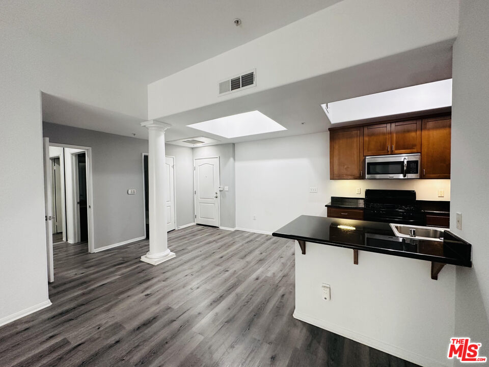 4060 Glencoe Ave Unit: 312