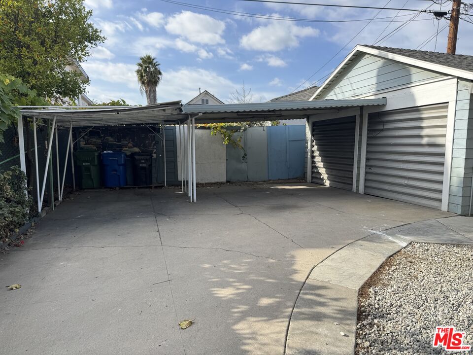1119 N Heliotrope Dr