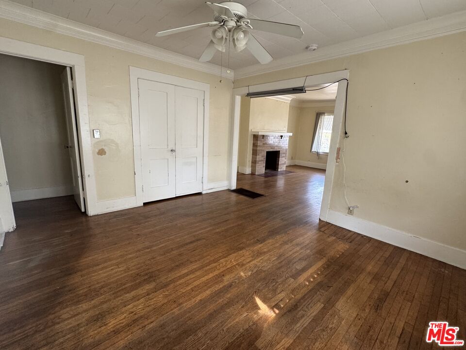 1119 N Heliotrope Dr