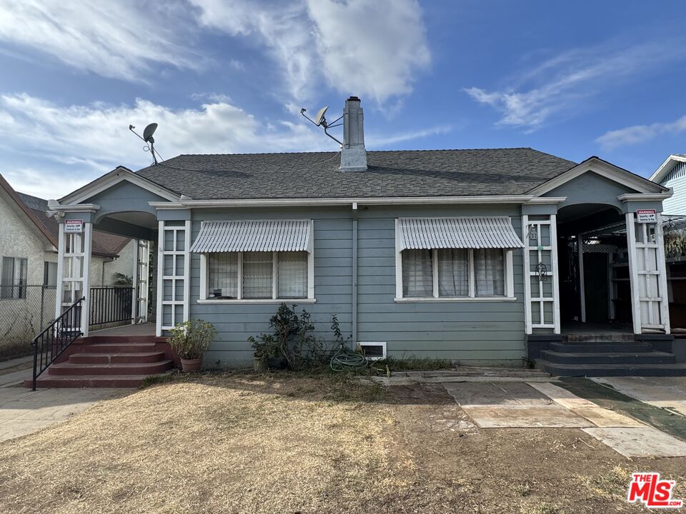 1119 N Heliotrope Dr