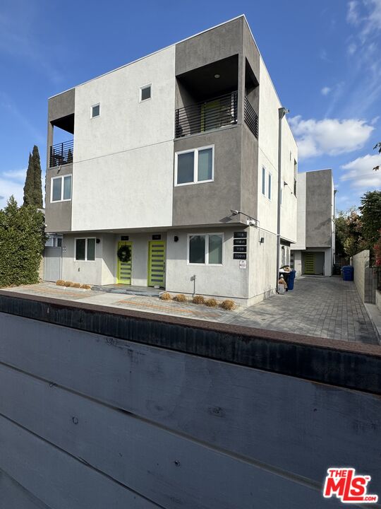 1119 N Heliotrope Dr
