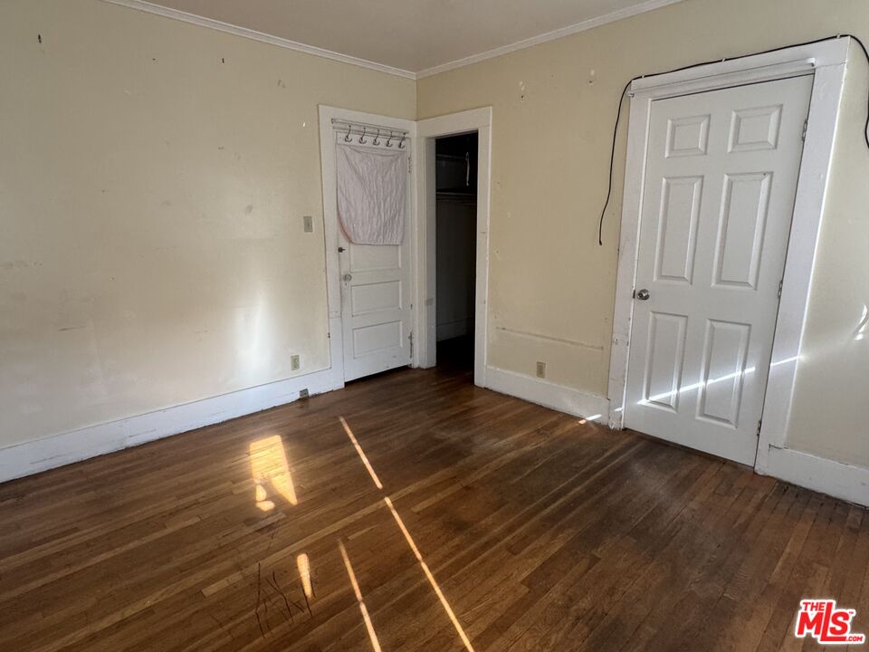 1119 N Heliotrope Dr