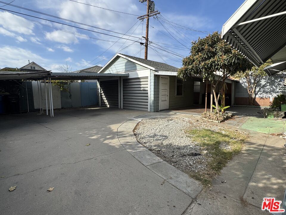 1119 N Heliotrope Dr