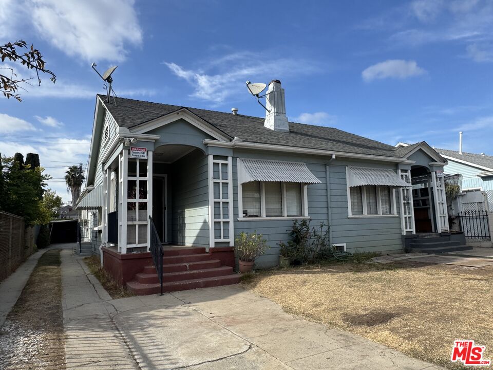 1119 N Heliotrope Dr