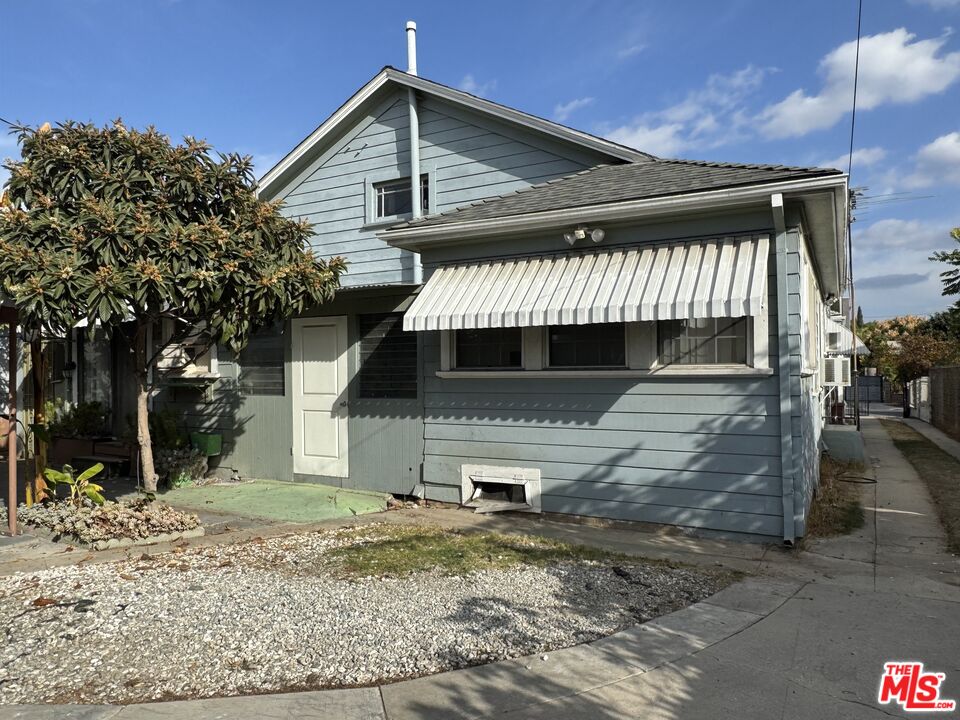 1119 N Heliotrope Dr
