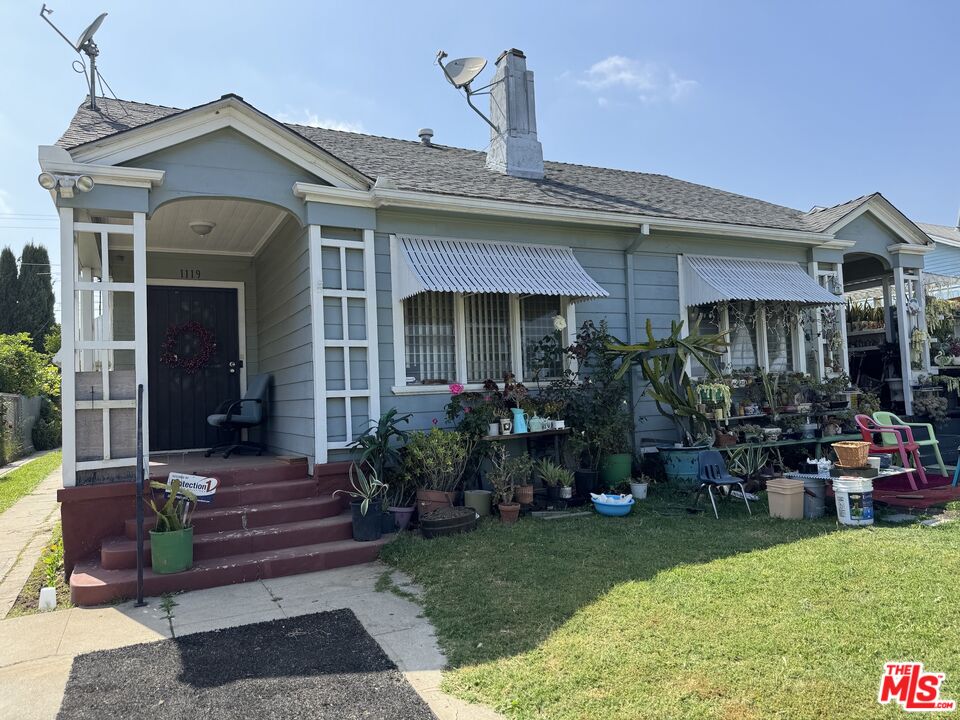 1119 N Heliotrope Dr