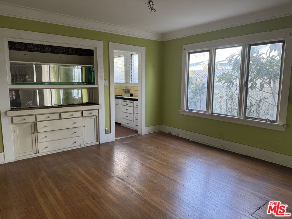 1119 N Heliotrope Dr