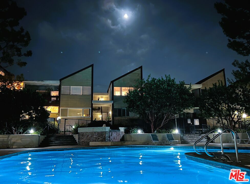 6000 Canterbury Dr Unit: D114