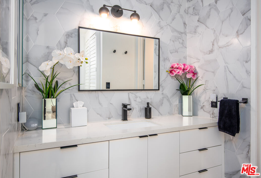 6000 Canterbury Dr Unit: D114