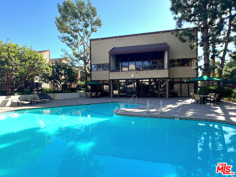 6000 Canterbury Dr Unit: D114