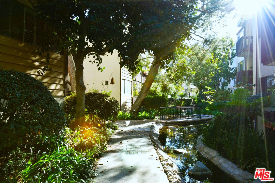 6000 Canterbury Dr Unit: D114