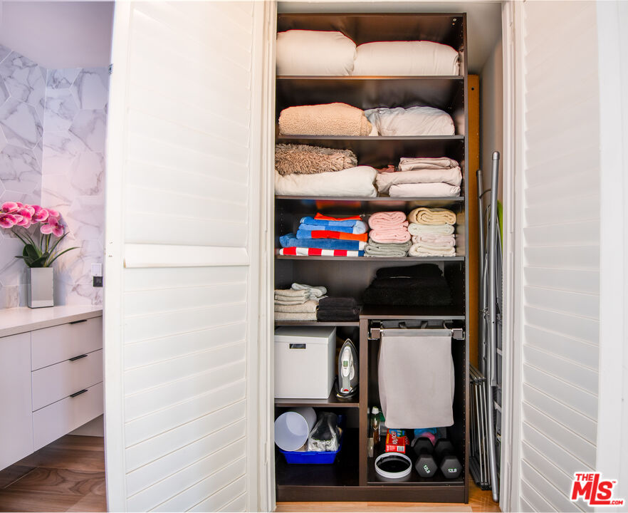 6000 Canterbury Dr Unit: D114