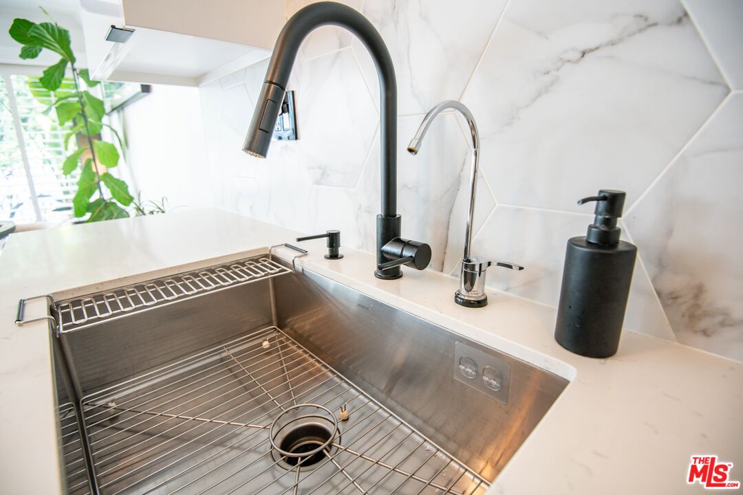 6000 Canterbury Dr Unit: D114