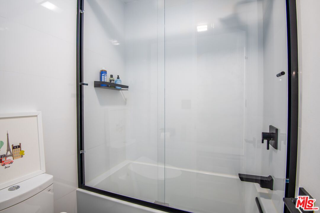 6000 Canterbury Dr Unit: D114