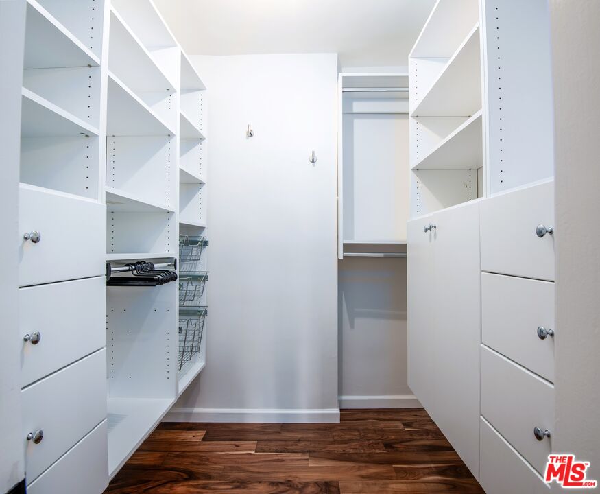 6124 Buckingham Pkwy Unit: 202