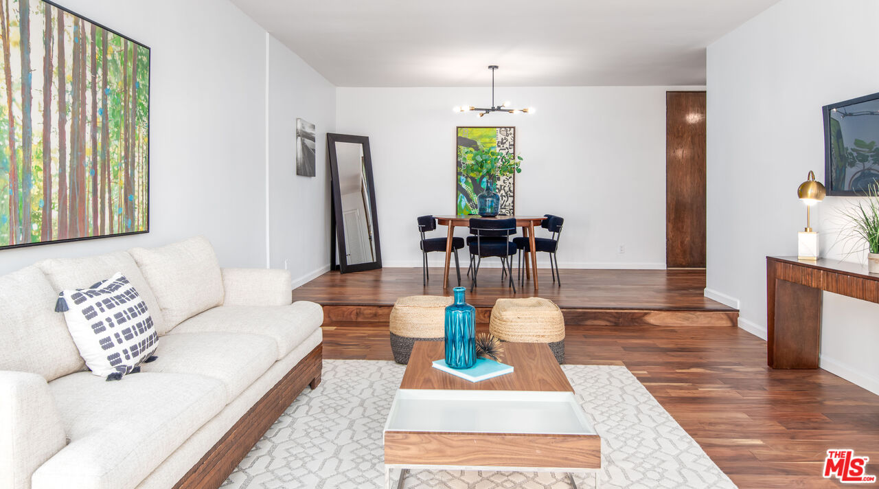 6124 Buckingham Pkwy Unit: 202