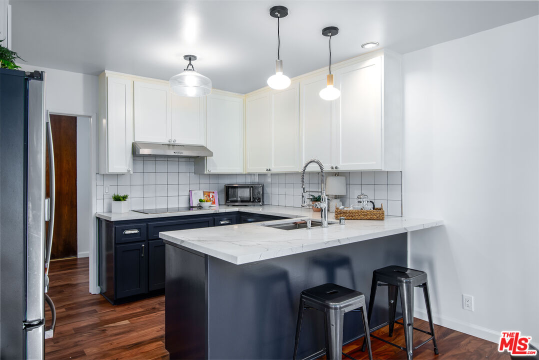 6124 Buckingham Pkwy Unit: 202