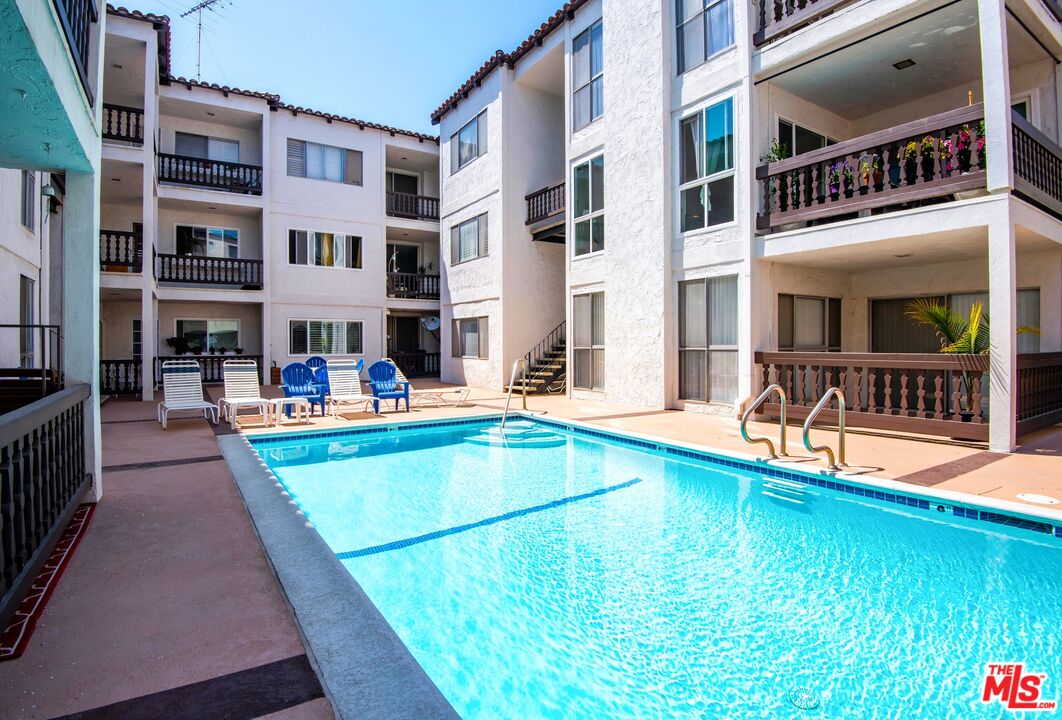 6124 Buckingham Pkwy Unit: 202