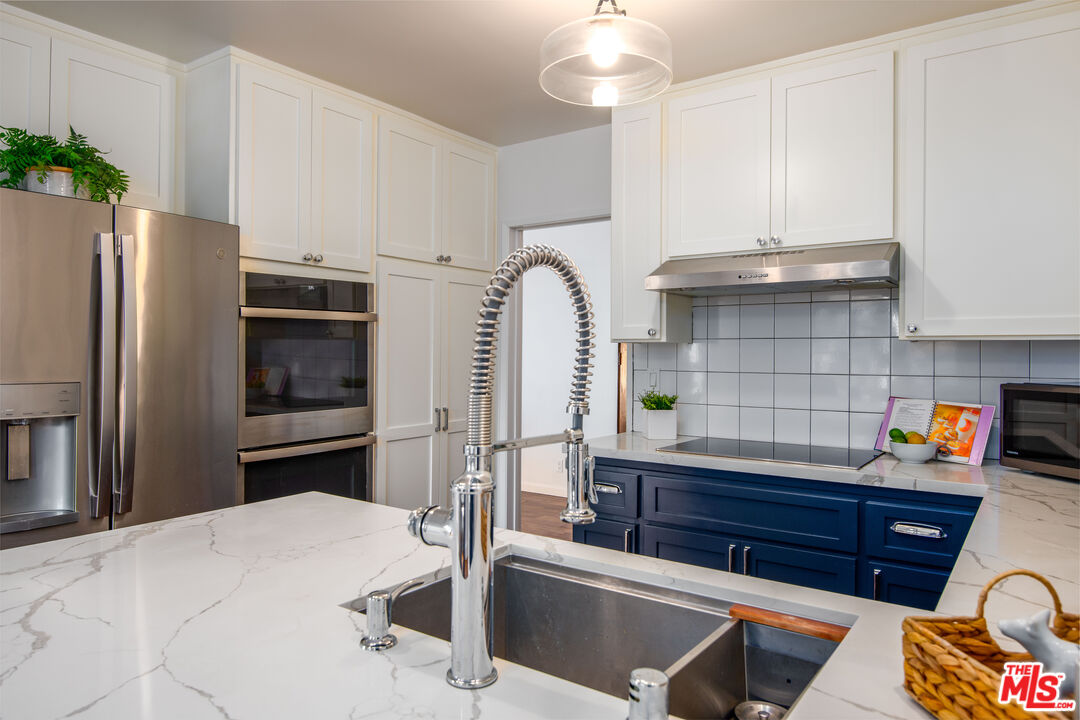 6124 Buckingham Pkwy Unit: 202
