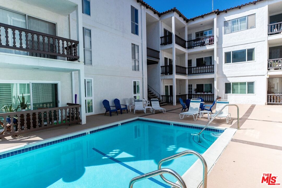 6124 Buckingham Pkwy Unit: 202