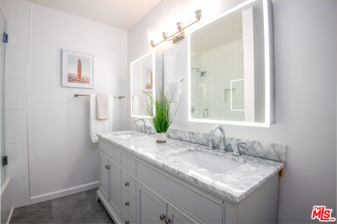 6124 Buckingham Pkwy Unit: 202