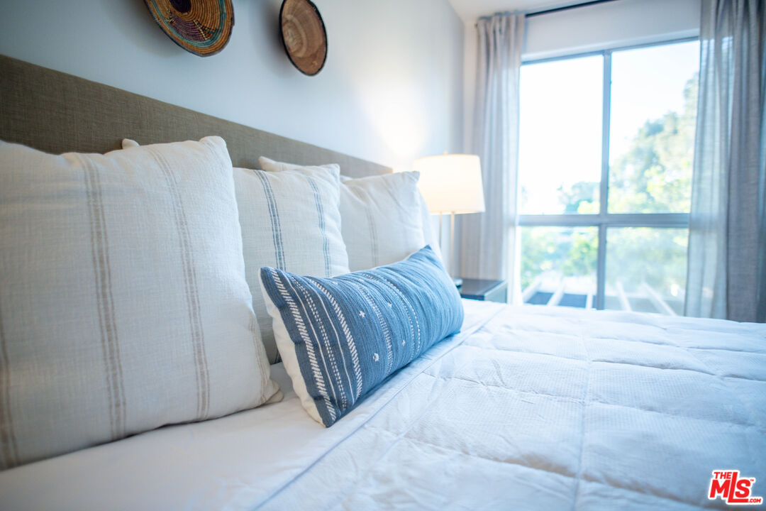 6124 Buckingham Pkwy Unit: 202