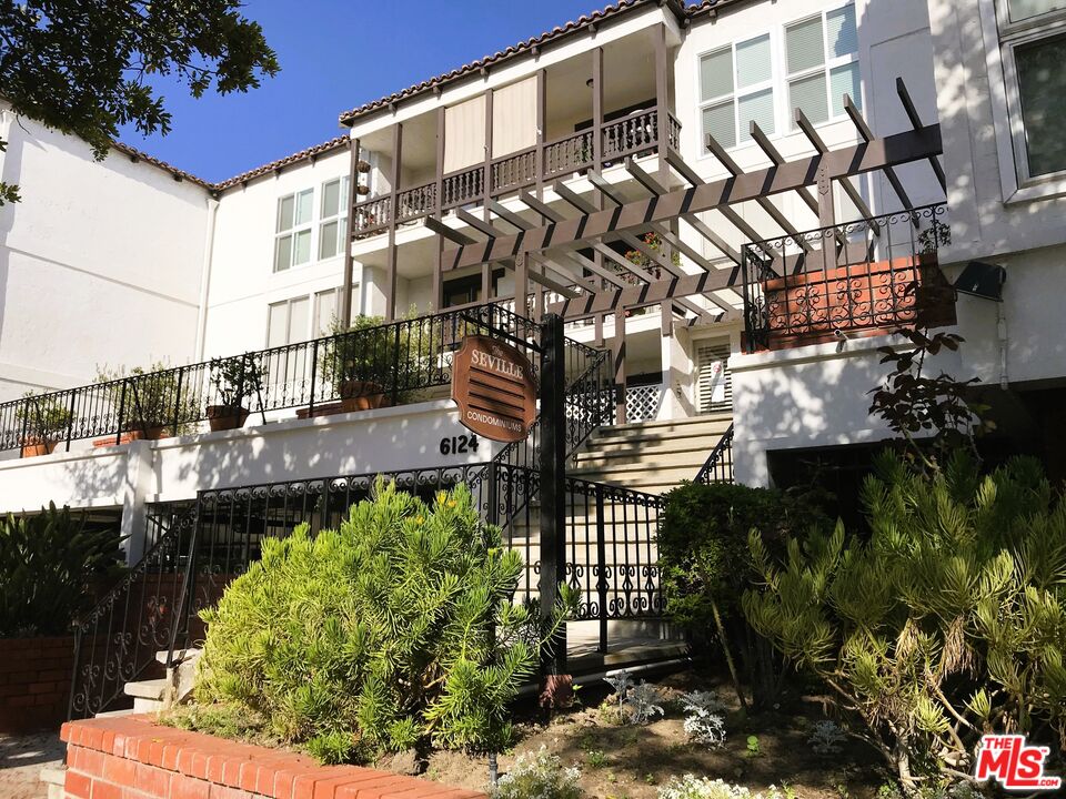 6124 Buckingham Pkwy Unit: 202