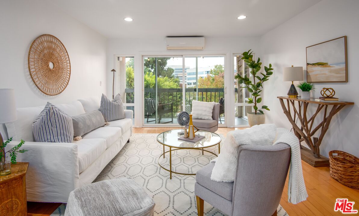 5650 Cambridge Way Unit: 23