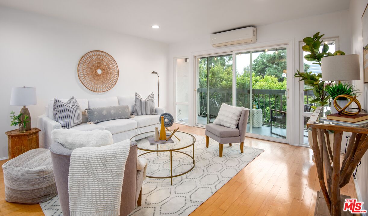 5650 Cambridge Way Unit: 23